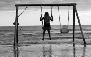 Rêver de faire de la balançoire à la plage