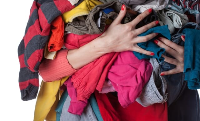 Que signifie rêver de jeter des vêtements ?