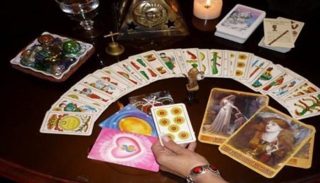 Que signifie rêver de tirer les cartes ?